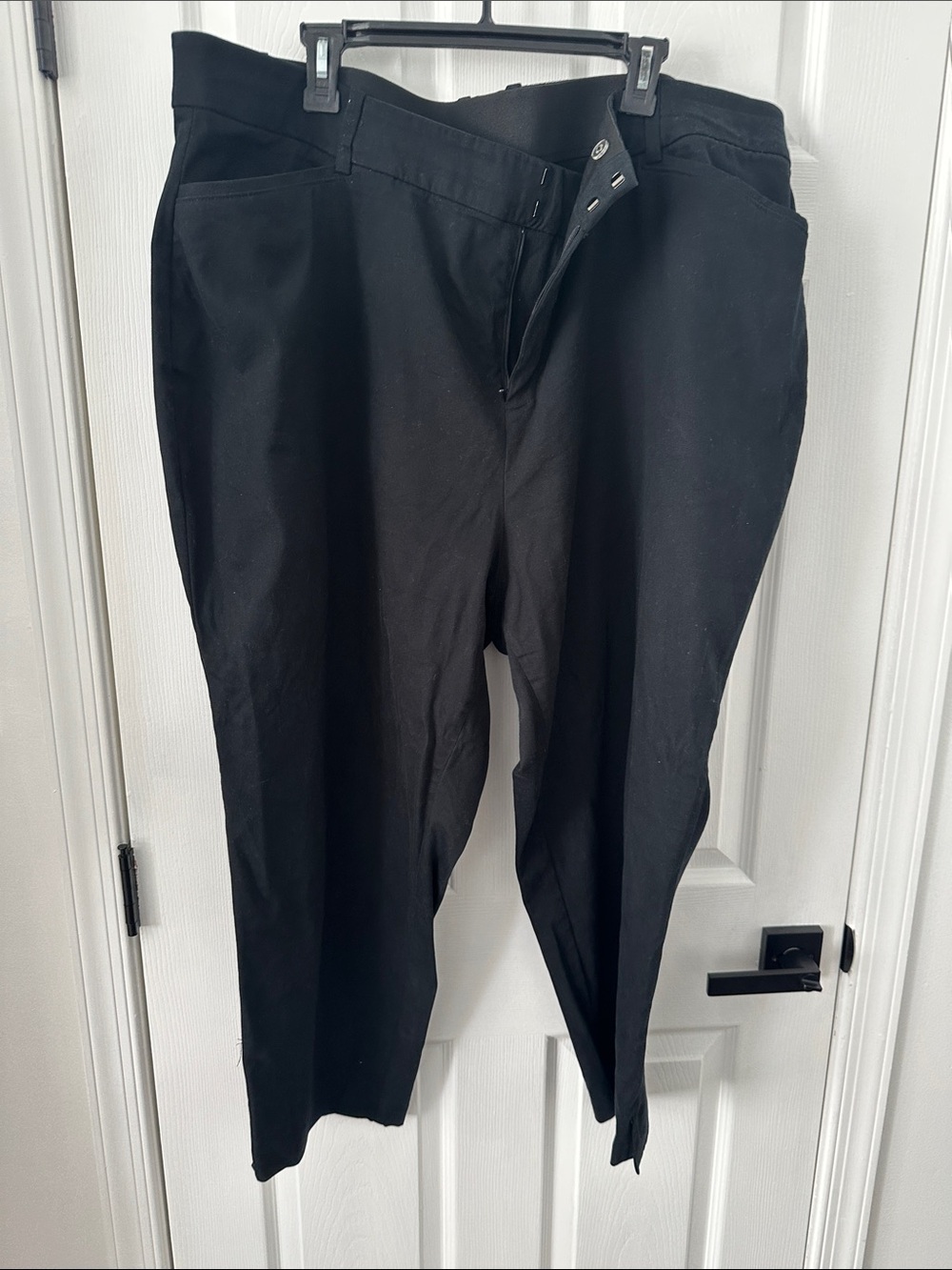 Plus Women’s Black Classic Straight Pants-Ankle